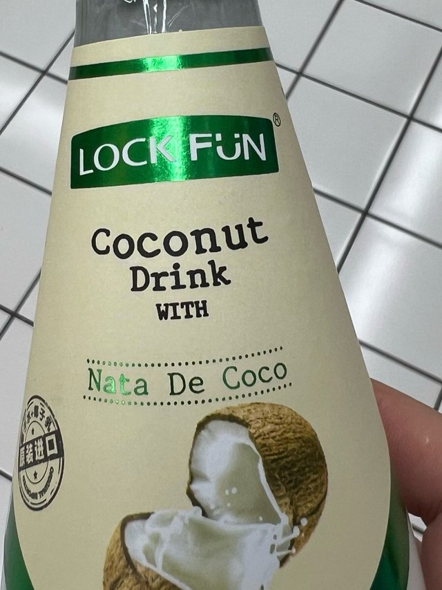 乐可芬椰子水，不错的一款饮料