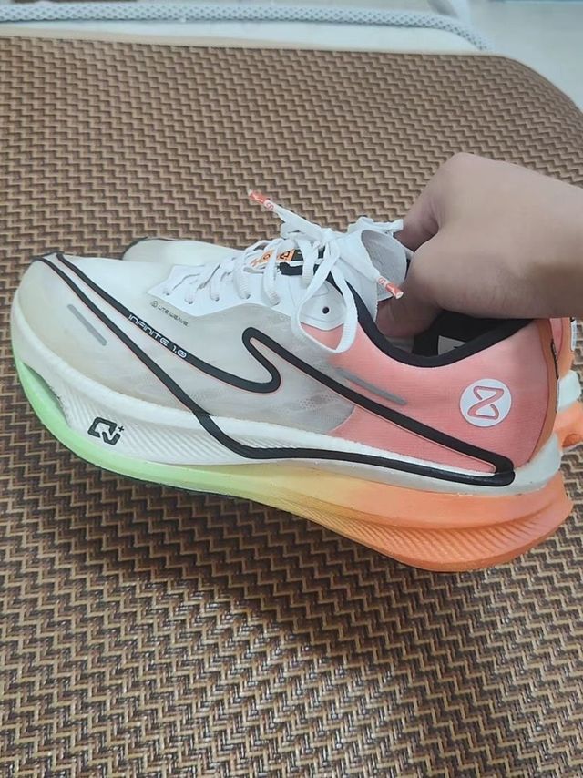 鸿星尔克芷境跑鞋：舒适与性能的结合！