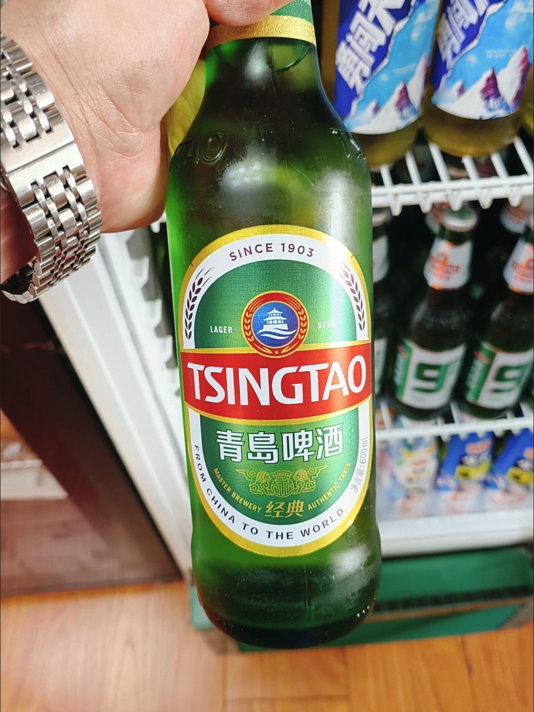 为冠军干杯,夏日啤酒我喝青岛