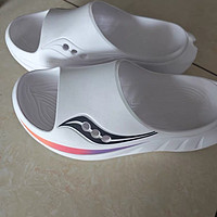索康尼Cradle2运动拖鞋：舒适与性能的完美融合