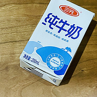 三元方白纯牛奶，我们全家都爱喝！