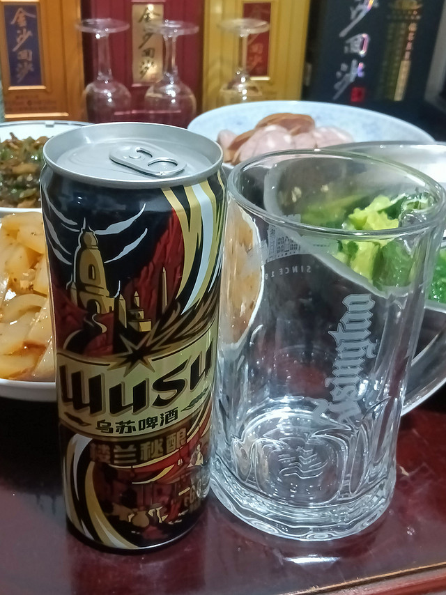 为足球干杯，今天喝乌苏啤酒