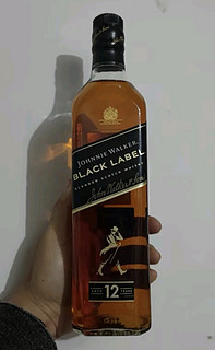 尊尼获加（JOHNNIE WALKER）洋酒 黑牌黑方 12年苏格兰调和型威士忌700ml无盒