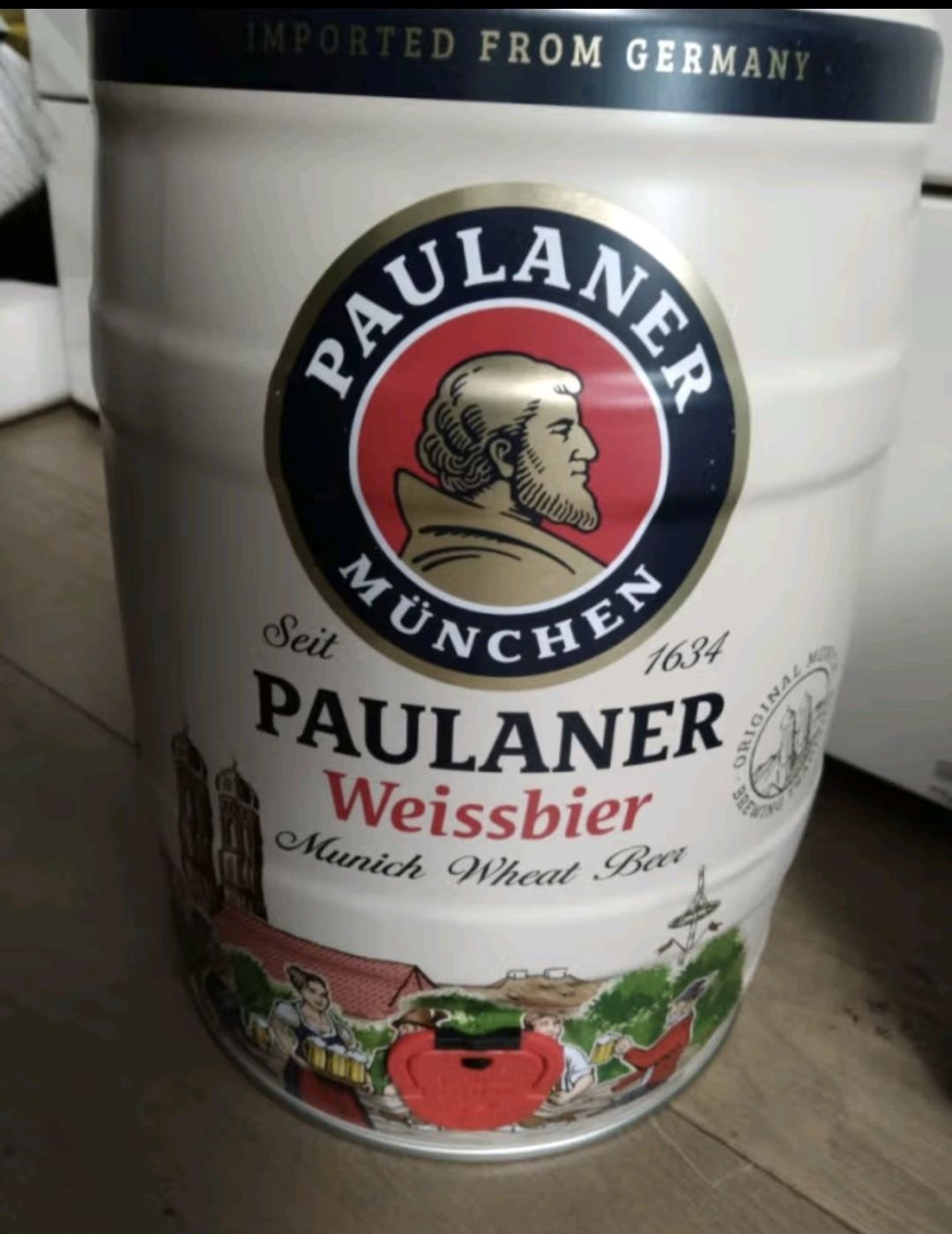 5升桶装柏龙是柏龙小麦白啤里口感最好的,泡沫丰富口感醇厚