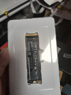 致态（ZhiTai）长江存储 2TB SSD固态硬盘M.2接口 TiPlus7100系列 