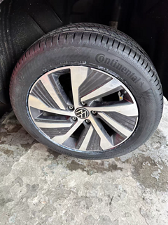 德国马牌UC7 215/55R17 94W轮胎：精准操控，尊享静谧出行