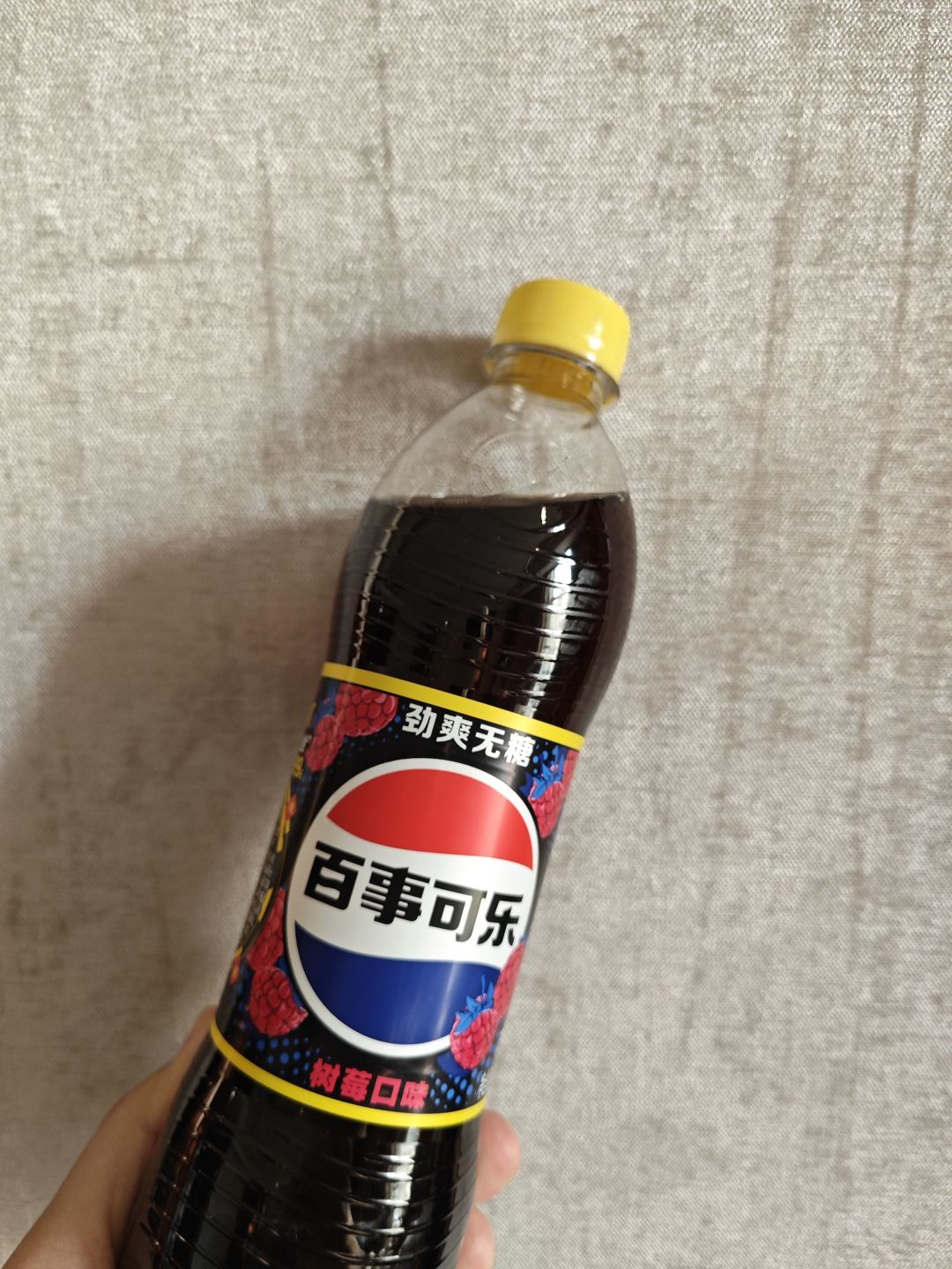 百事可乐无糖树莓味可乐,带来清新果味的畅爽体验!