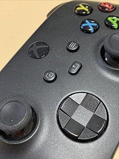 玩儿魂系游戏必备的Xbox专业原装手柄。