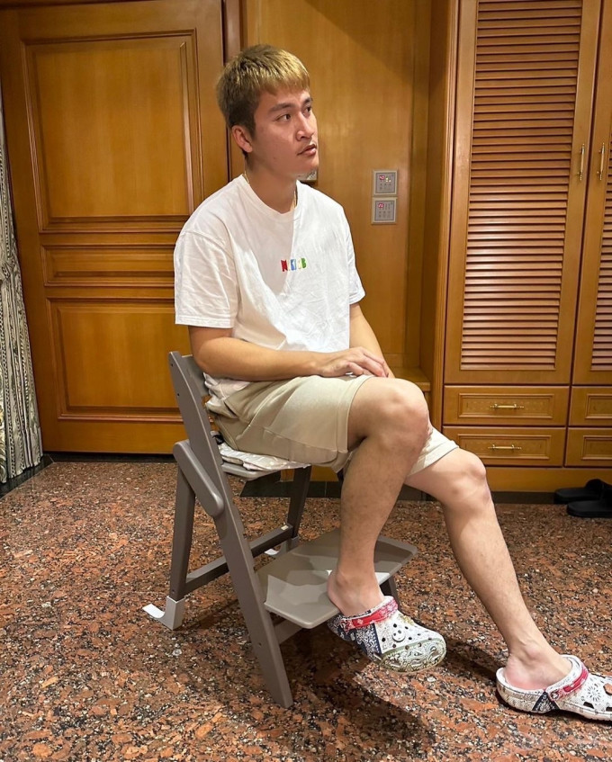 木迹制品婴儿餐椅