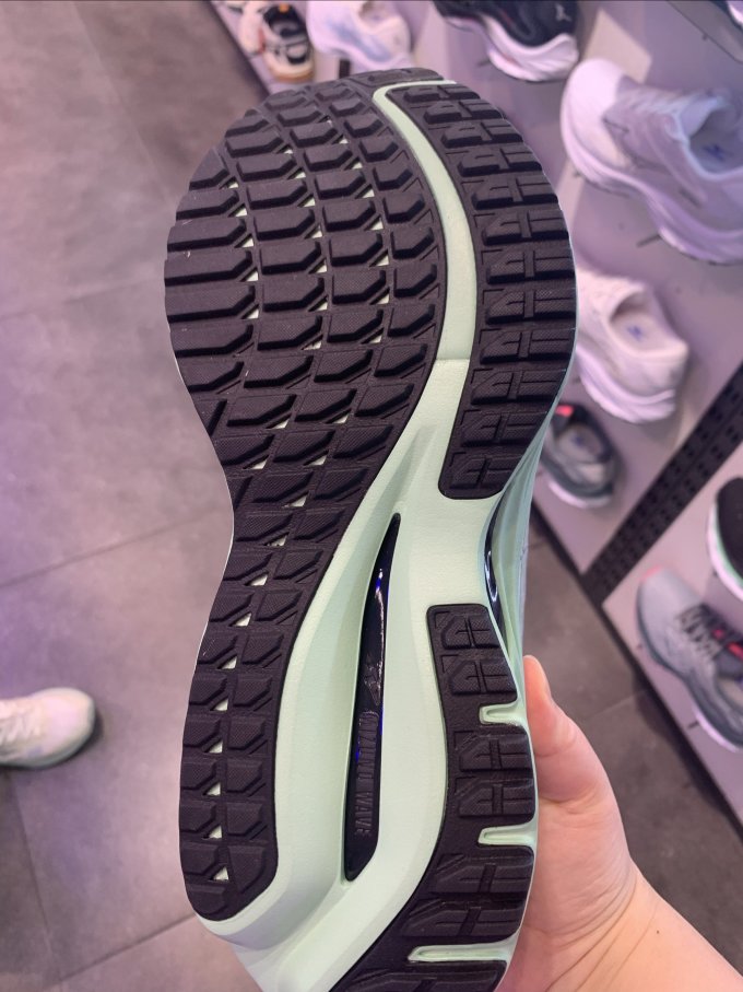 美津浓跑鞋