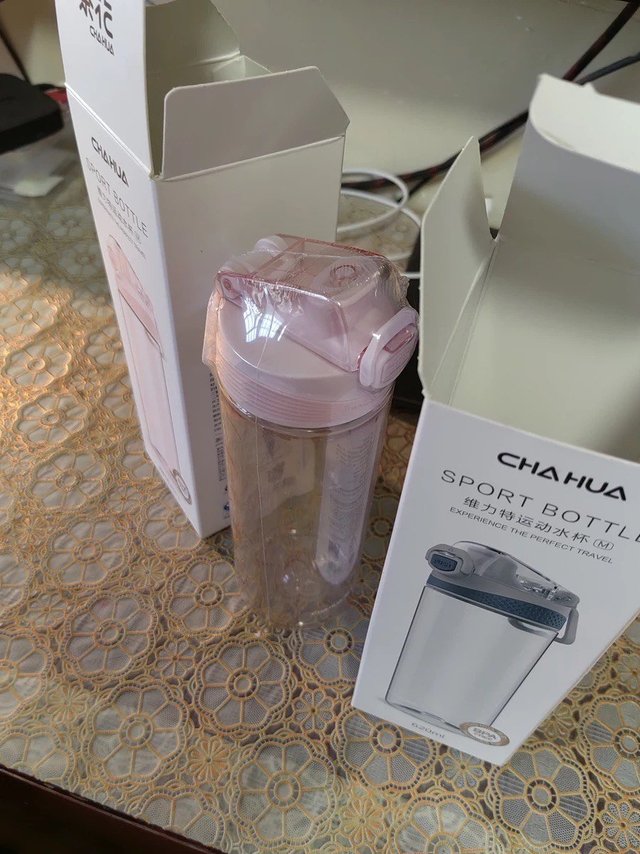 塑料水杯