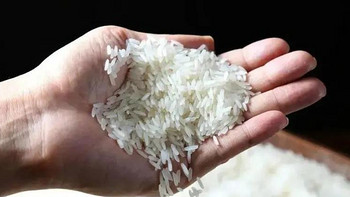 买米的时候，记得带一张纸巾，效果太厉害了，轻松买到优质大米