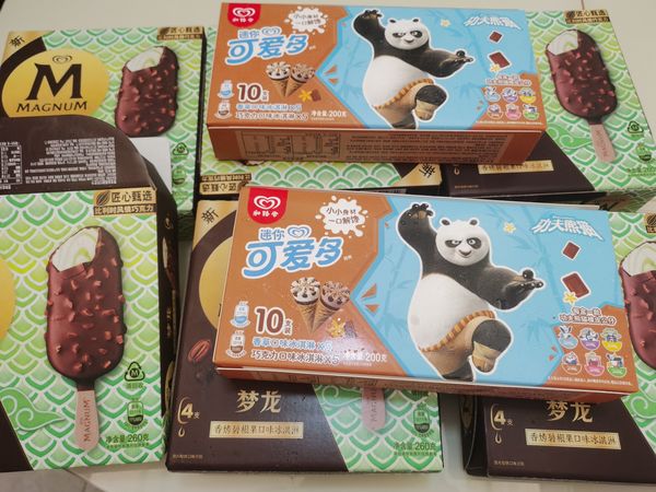 买的六盒梦龙两盒可爱多到货了