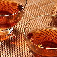 乾隆年间，普洱茶因其独特的品质和口感，被指定为朝廷贡茶