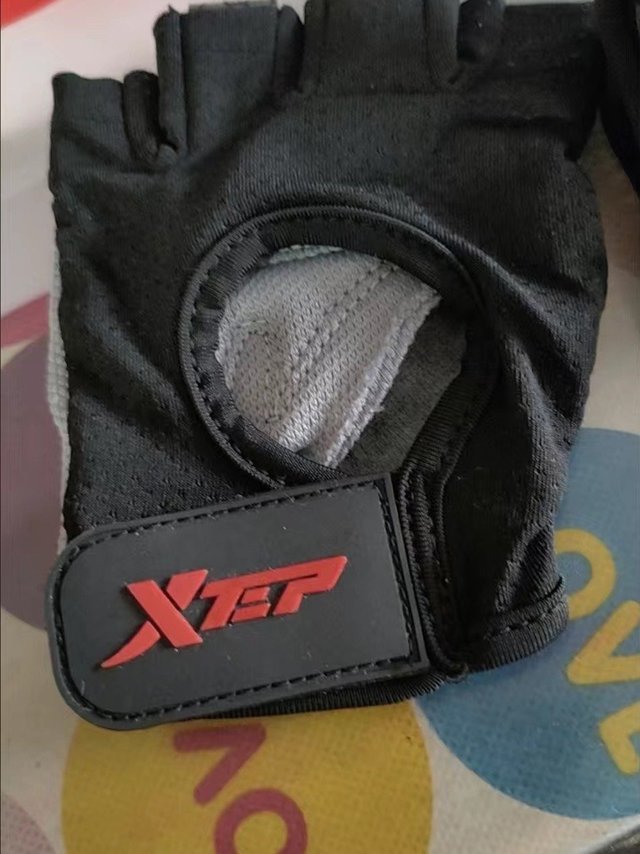 特步健身手套