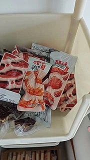 看球的时候怎么能少得了百草味肉类零食大礼包呢