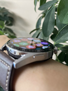 华为gt手表性价比还挺高，完全不比Apple Watch差。