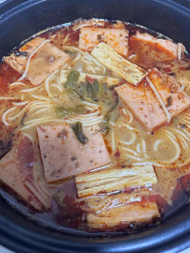 满小饱酸菜火锅米线