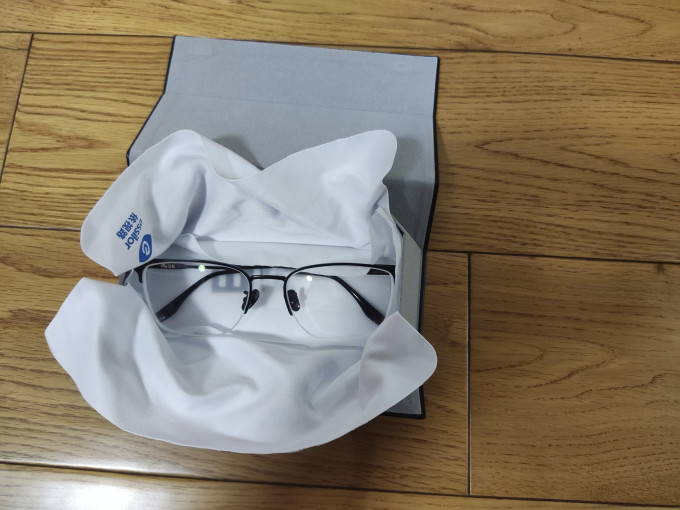 依视路镜片