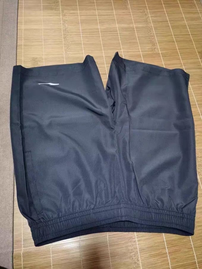 鸿星尔克运动短裤