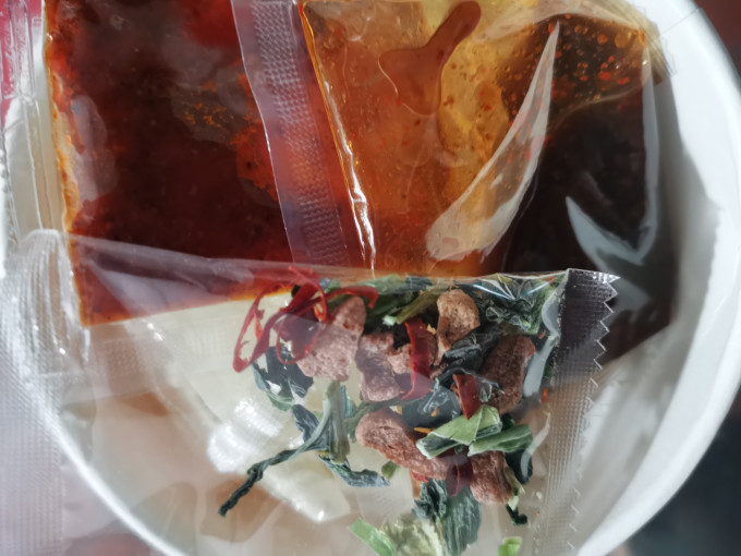 吃欢天方便速食