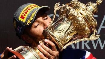 等了945天，汉密尔顿主场拿下了F1英国大奖赛冠军