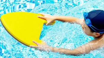 儿童游泳装备选购指南及品牌产品推荐