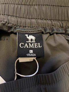 【2024夏季时尚升级：骆驼男装冰丝短裤——清凉舒适新体验】
