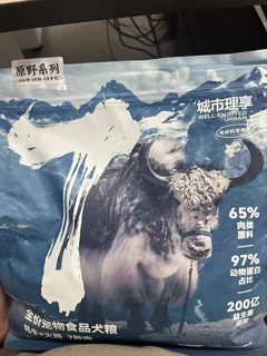 城市理享七种肉狗粮：泰迪比熊柯基的美味盛宴