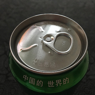 看球赛是我喝啤酒的理由～青岛啤酒味道挺好。