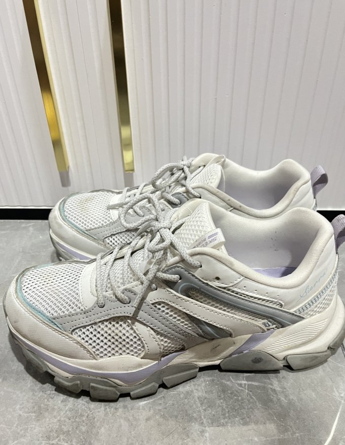 斯凯奇跑鞋