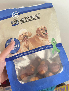 健康美味：狗狗对冻干鸭肉干的喜爱