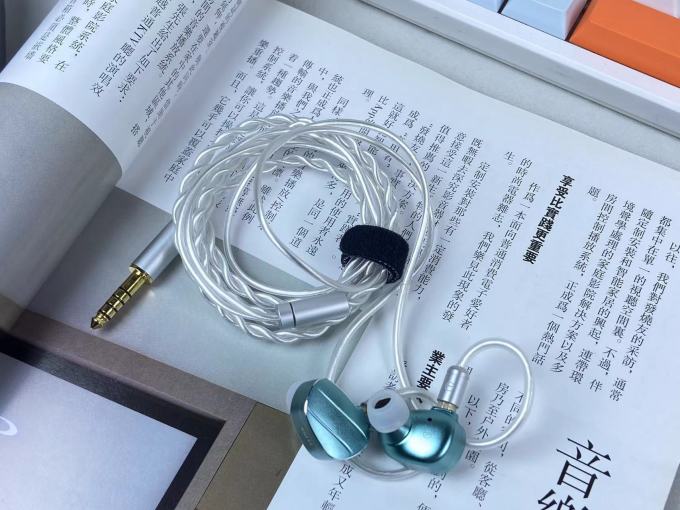 耳塞式耳机