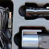 海康威视行车记录仪 D1 是一款入门级的行车记录仪