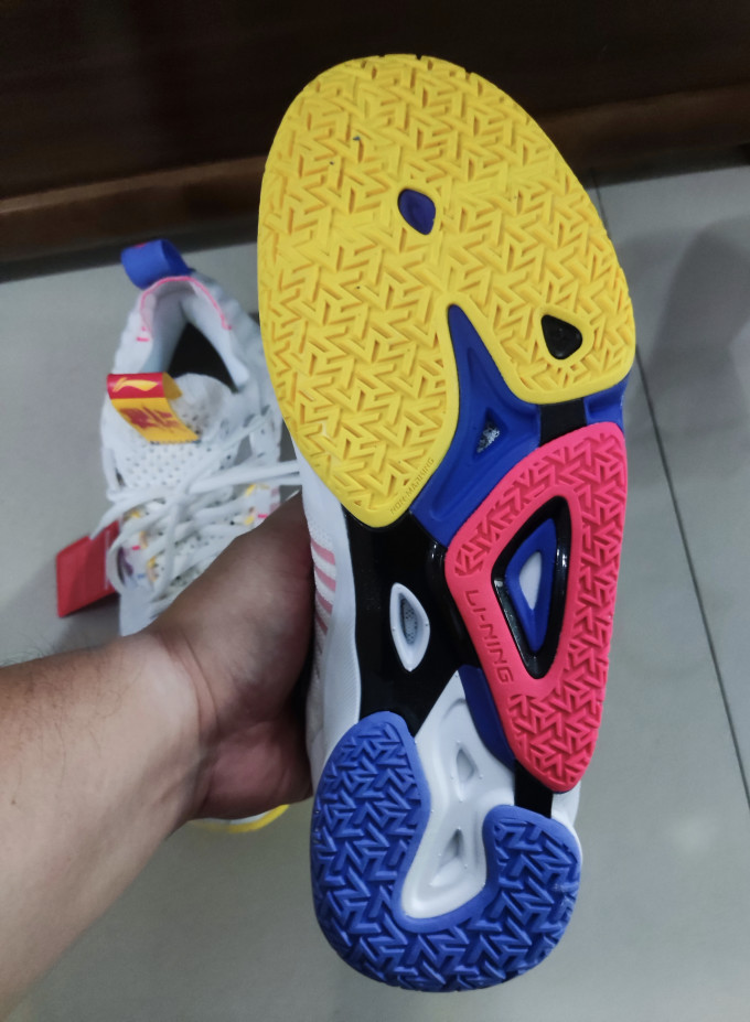 李宁羽毛球鞋