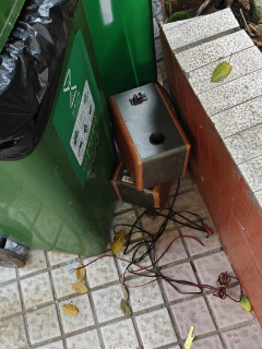 垃圾桶旁边捡了个漫步者r1000tc