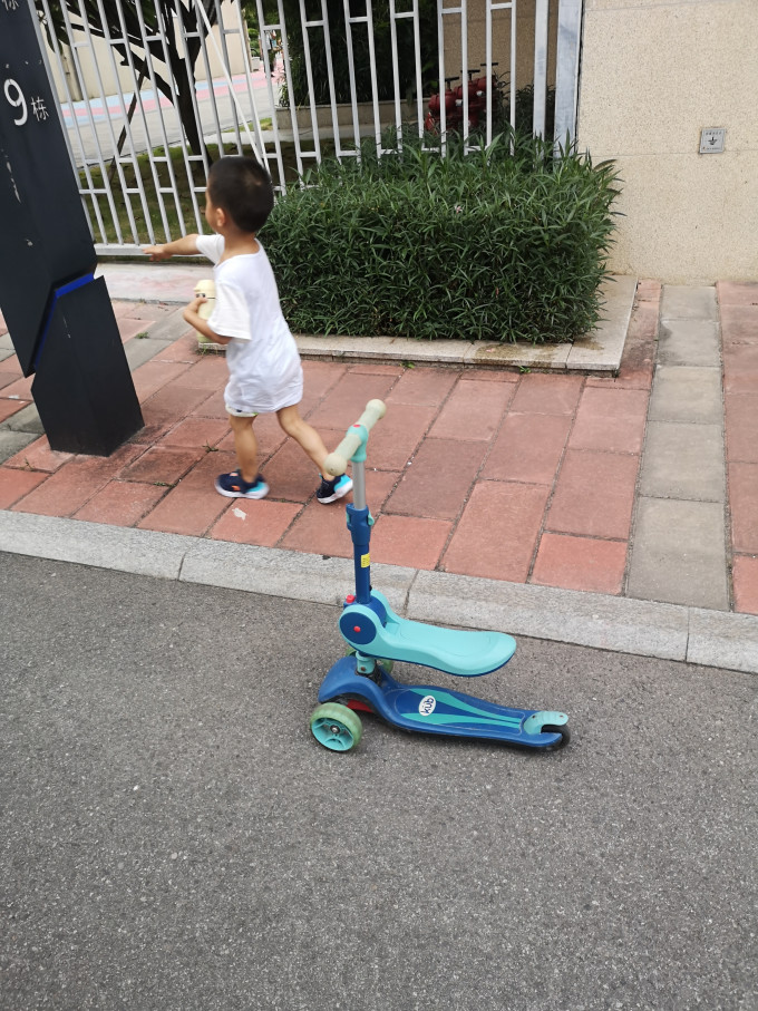 儿童滑板车
