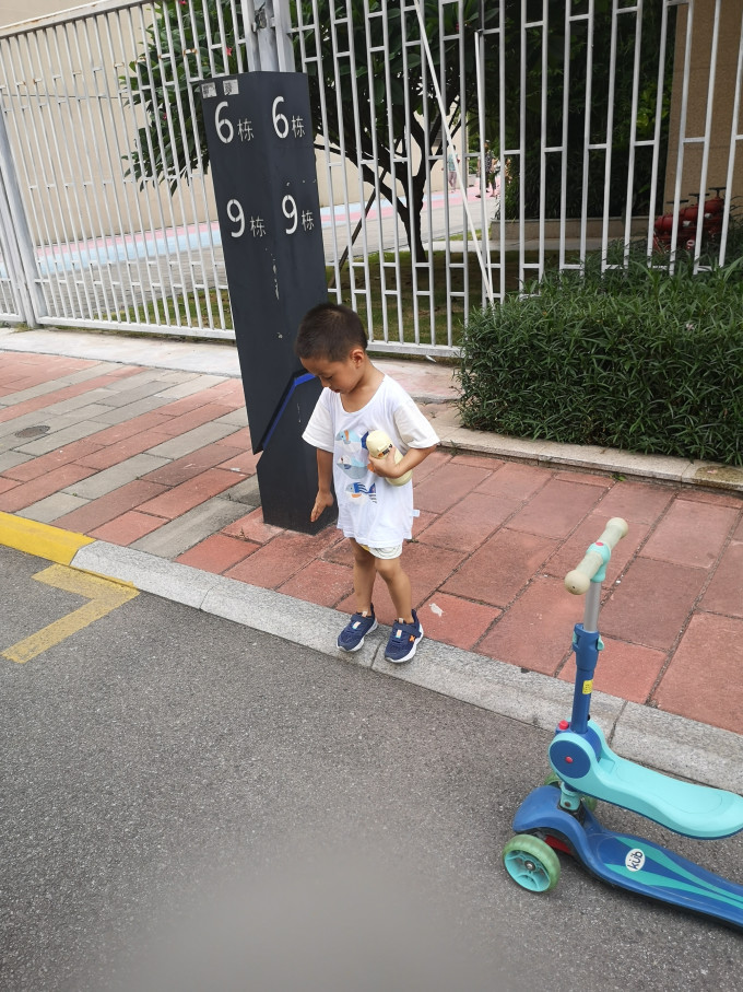 儿童滑板车