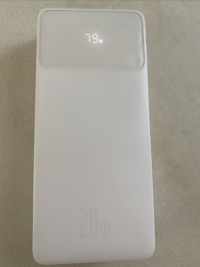 40 元 20000mAh 移动充电宝收到，确实有点沉