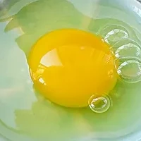 鸡蛋美容大揭秘：八颗“蛋”助你肌肤嫩滑如初，焕发新生！