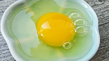 鸡蛋美容大揭秘：八颗“蛋”助你肌肤嫩滑如初，焕发新生！