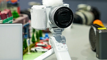 APS-C 画幅可换镜头微单相机