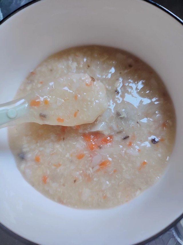 只需5分钟，一碗营养丰富的辅食粥就做好啦