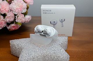 发一点荣耀Earbuds A的开箱照片。