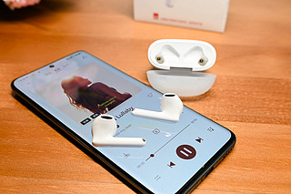 发一点荣耀Earbuds A的开箱照片。