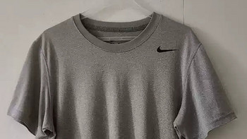 夏天运动需要来一件Nike耐克DRI-FIT男子速干短袖训练T恤