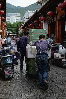 怎么才能让百元镜头火出圈去？唯卓仕：干翻原厂镜头就行了！