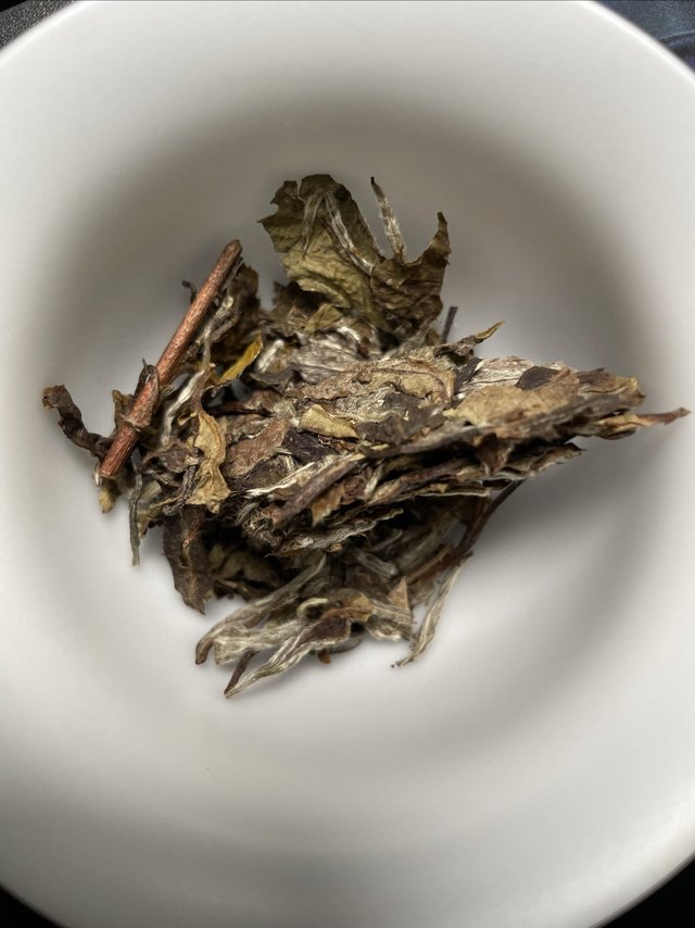 畲依茗凤髻牡丹