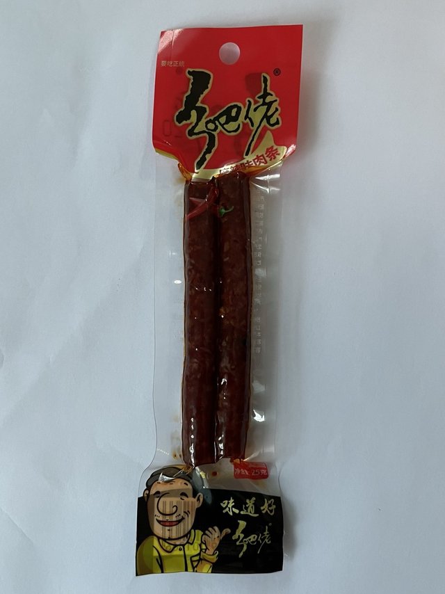 辣味即食腊肠，一口咬下满口香！