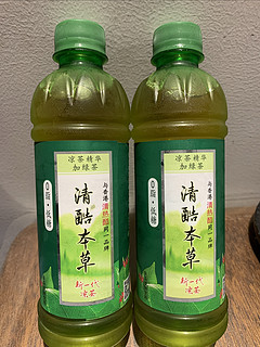 绿茶味的凉茶饮料，清酷